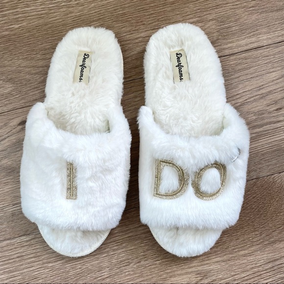 Dearfoam Size 7/8 I DO 💍 White Fuzzy Slippers with Rhinestone - Picture 6 of 8